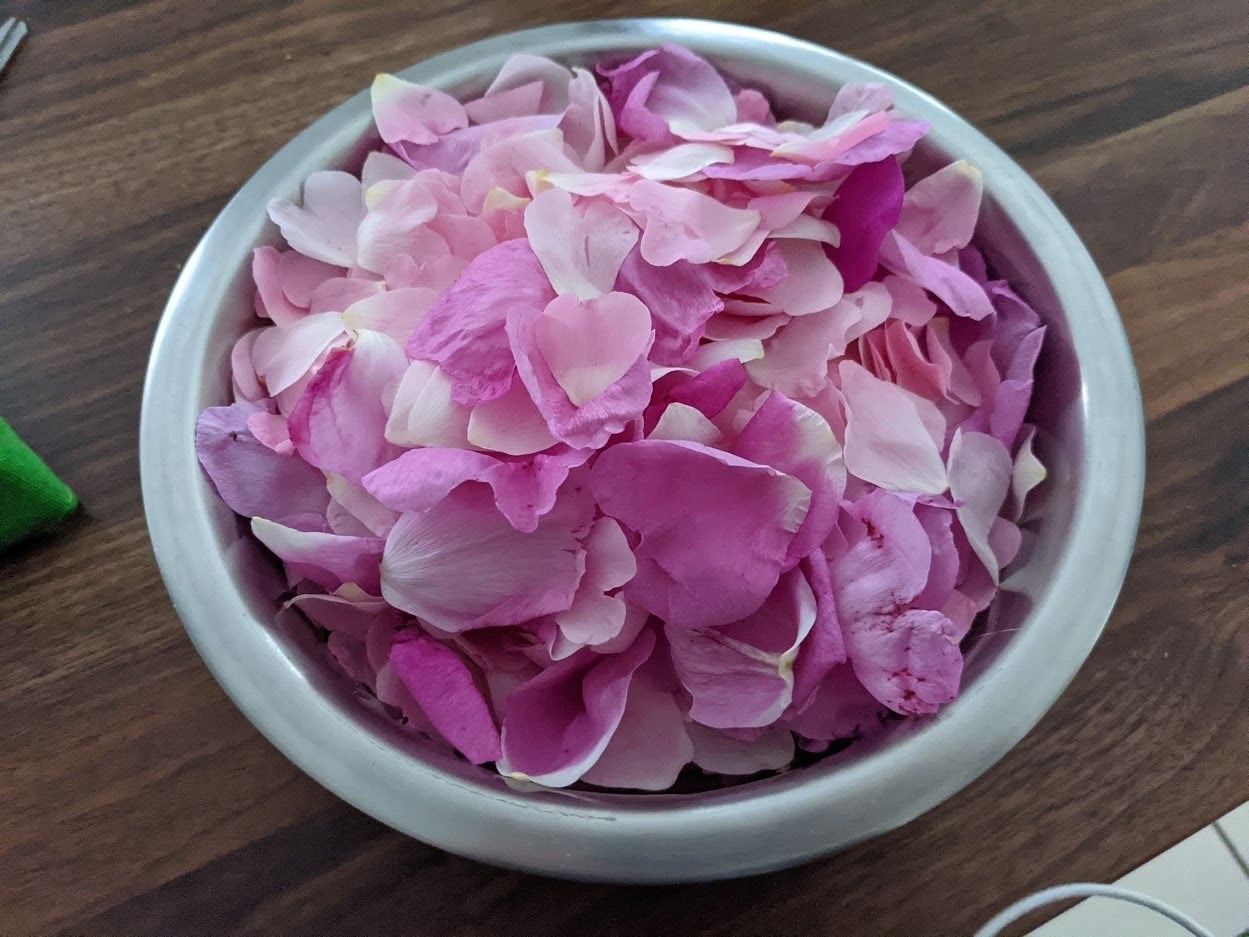 Pétales De Rose Rouges Avec Bourgeons Et Feuilles Crafter's Choice - 2 Oz (56g) - Sachet Scellé - Pour Savonnerie