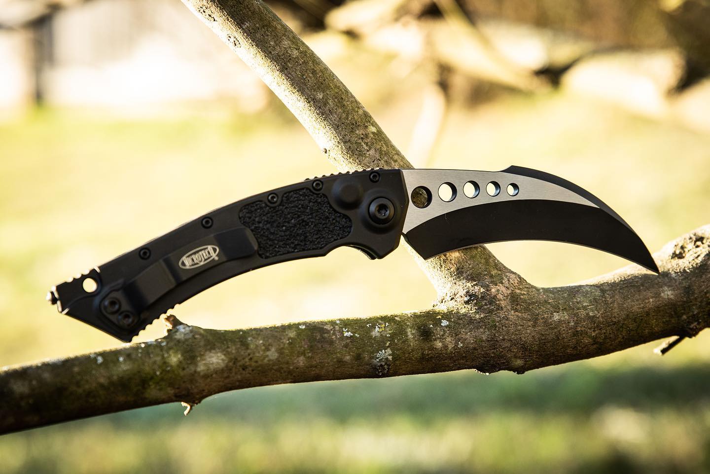 The Watchmaker - 👀The Microtech Hawk Tactical lives up to... | Facebook