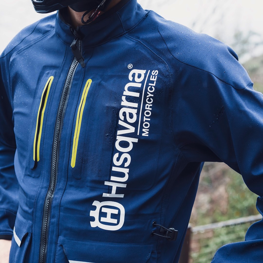 The GOTLAND WP JACKET ensures that you're prepared no matter what