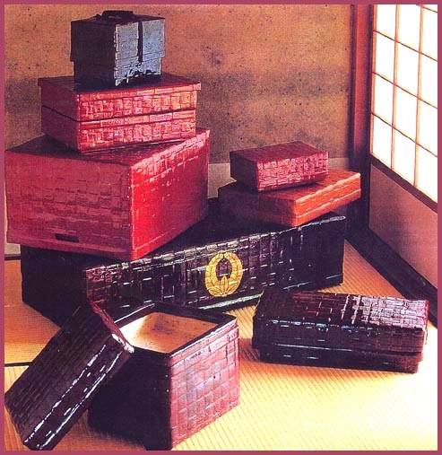 Gabi - tsuzura 葛籠 / つづら wicker box, wicker clothes hamper
