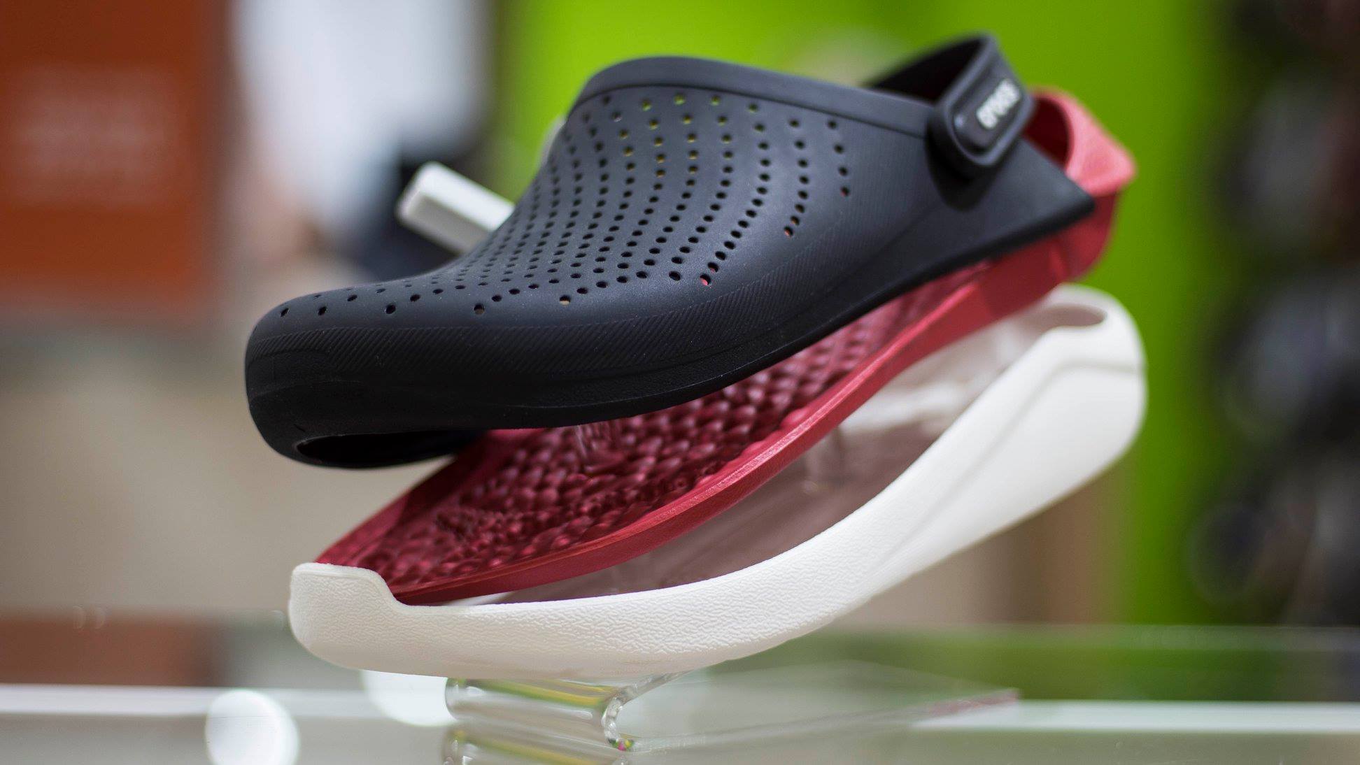 El nuevo local de #Crocs llegó con... - San Justo Shopping