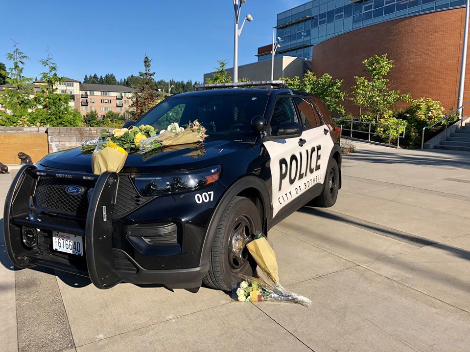 FOX 13 News - Tampa Bay - REST IN PEACE: Flowers are being left on a ...