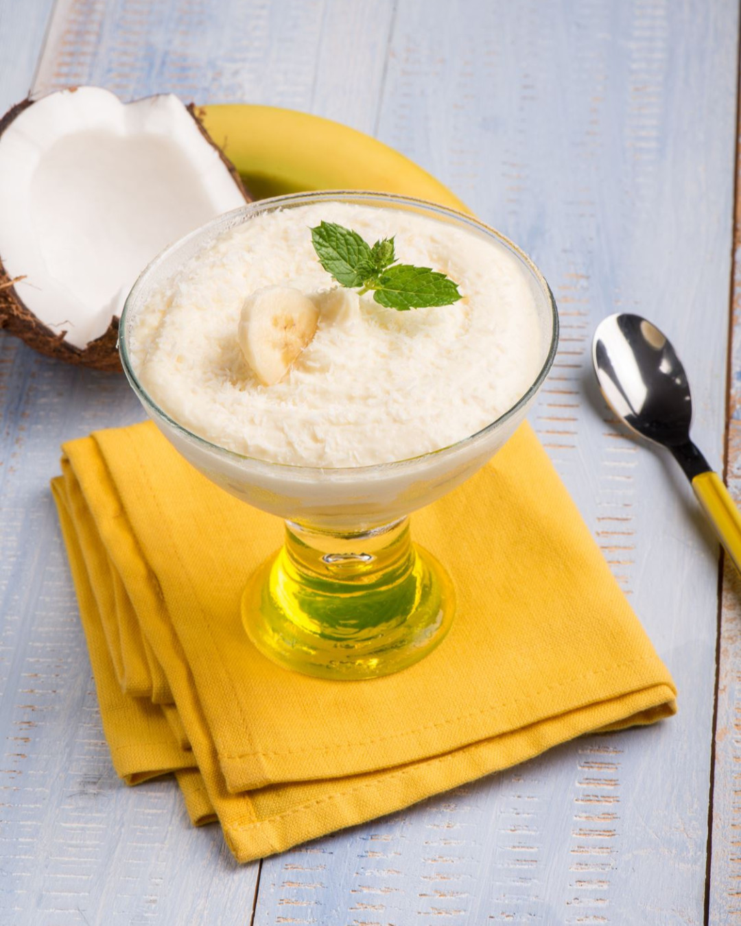 Cuisine et mets - Mousse banane coco https://www.cuisine-et-mets.com ...