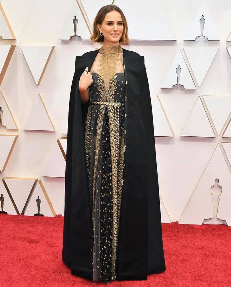 renee zellweger gold dress Remember the time Renée ripped her Oscars and had to break into her own house to get changed? Here, she shares the story behind the look Plus-Sizes