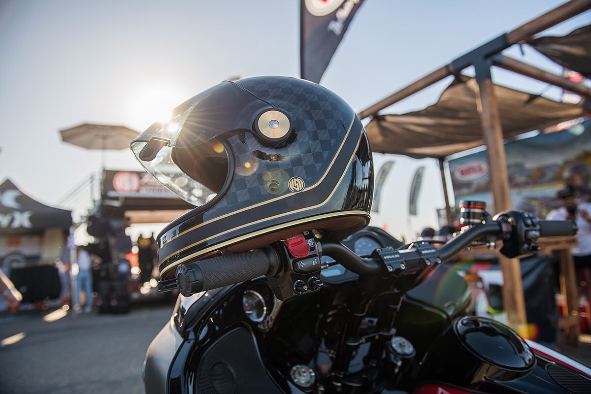 Roland - The @bell_powersports Bullitt Carbon RSD Check It Helmet 