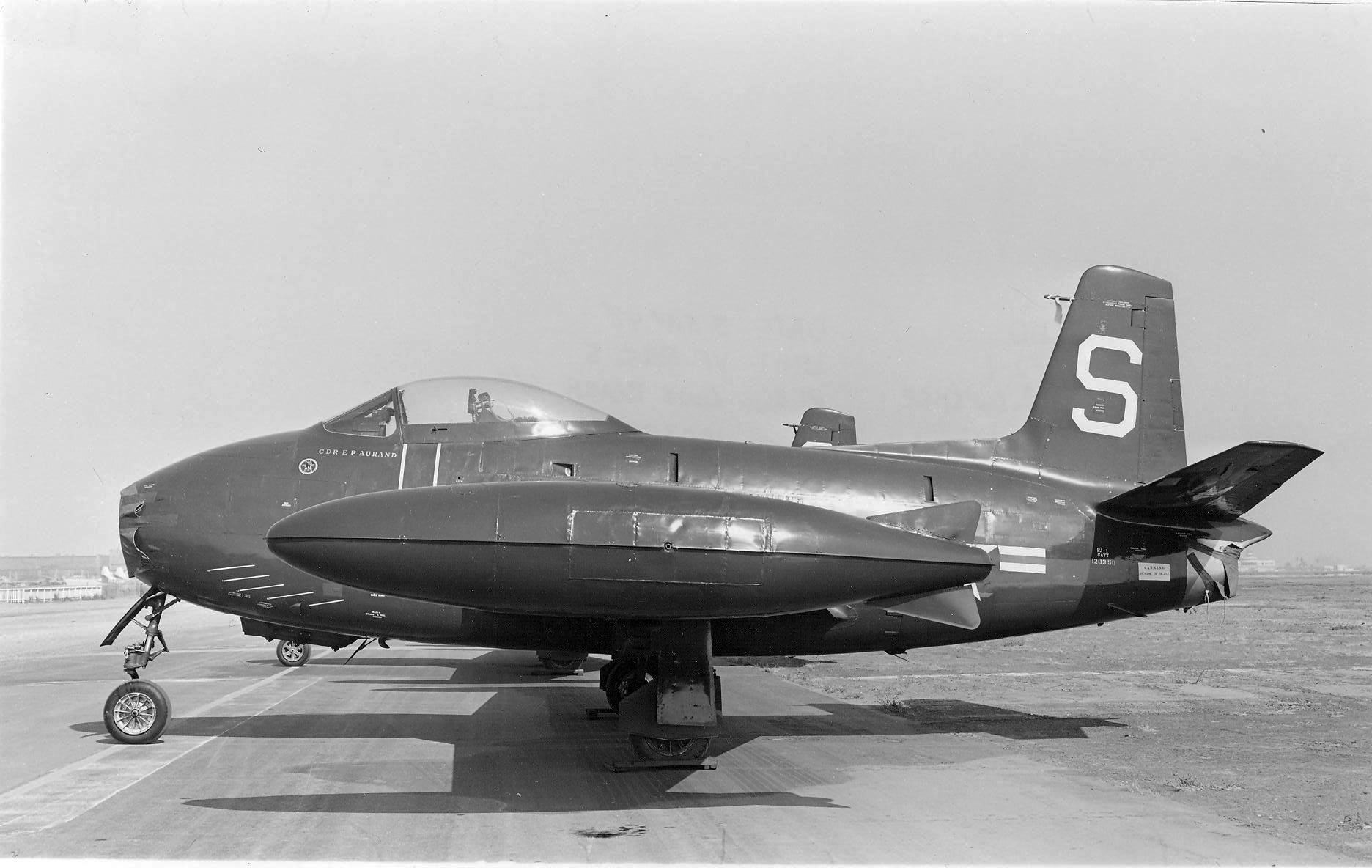 The FJ-1 Fury entered squadron service #OTD in 1947 with delivery