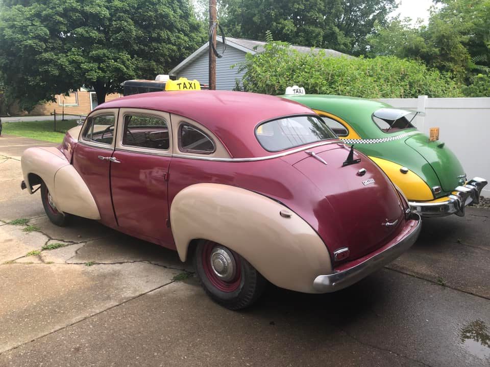 1949 taxis: Checker A4 or DeSoto Suburban?