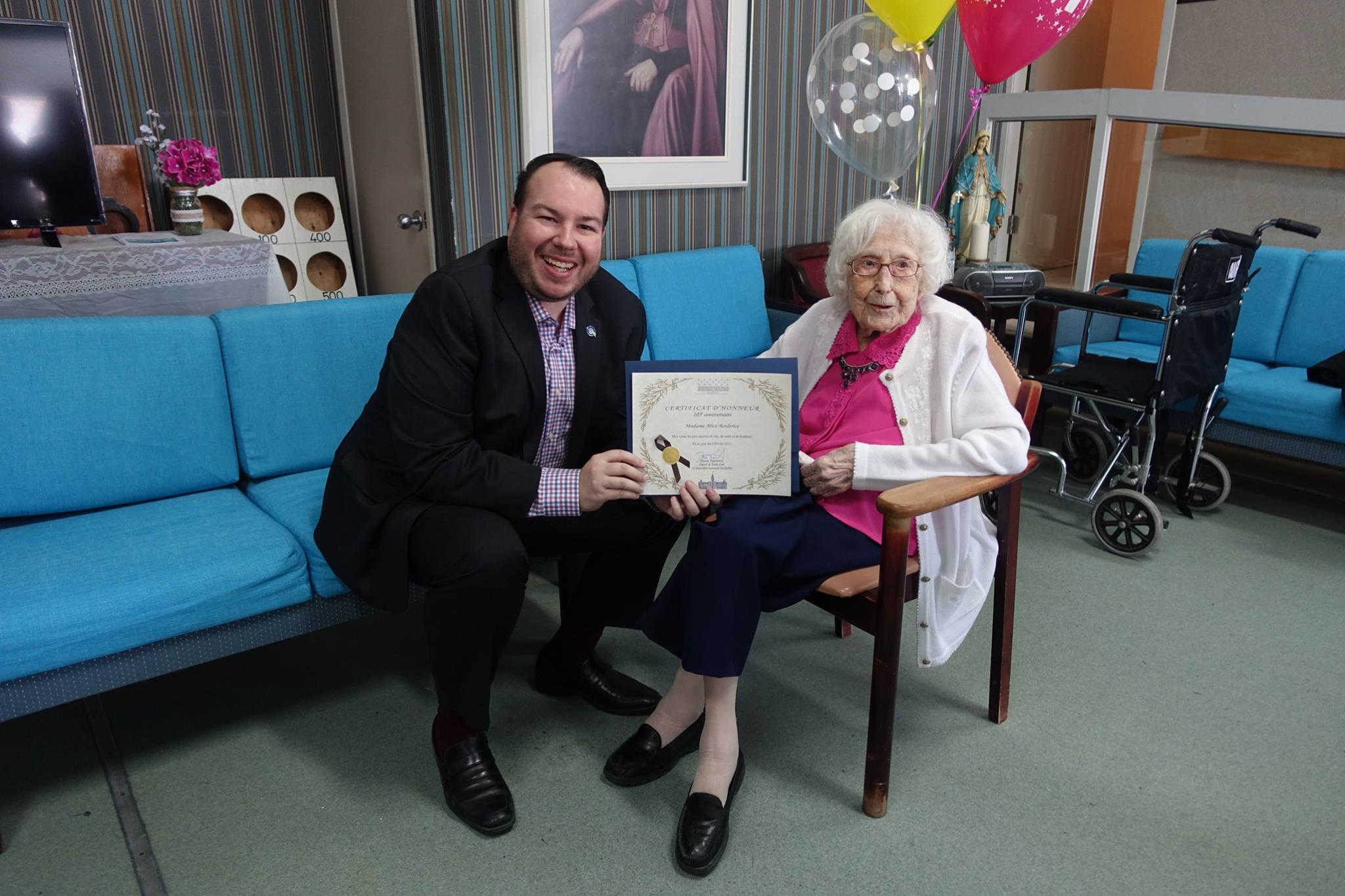 Dave Turcotte Alice Boulerice C Est Un Moment Charmant Et Plein D Humour Que M A Fait Vivre Madame Alice Boulerice Lorsque Je Suis Alle Lui Remettre Un Certificat D Honneur Pour Son 105e Anniversaire