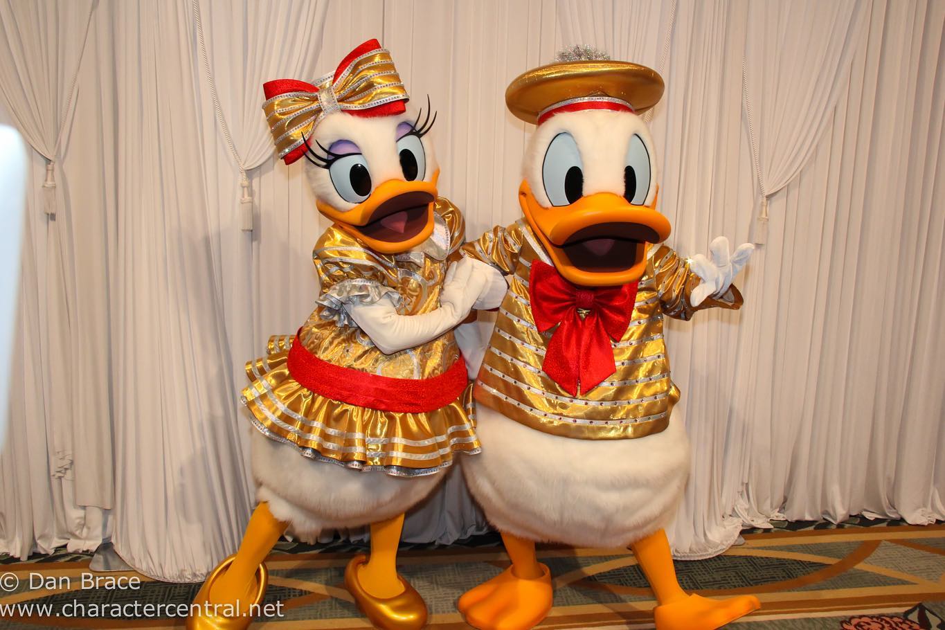 SO CUTE!! Tokyo Disneyland is celebrating it's 43rd anniversary