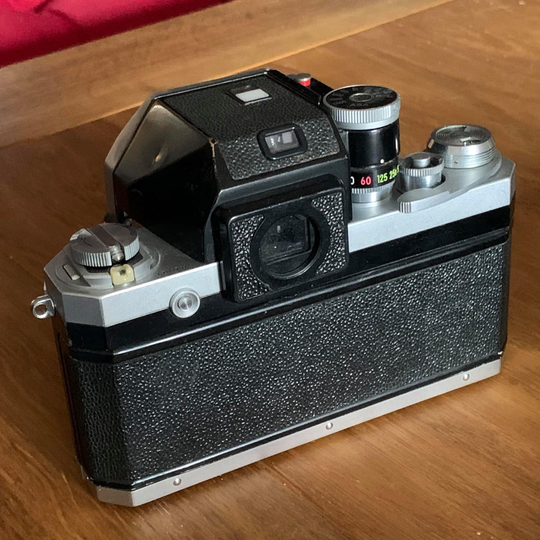 Nikon F-501 film camera review with 35-105mm AF lens
