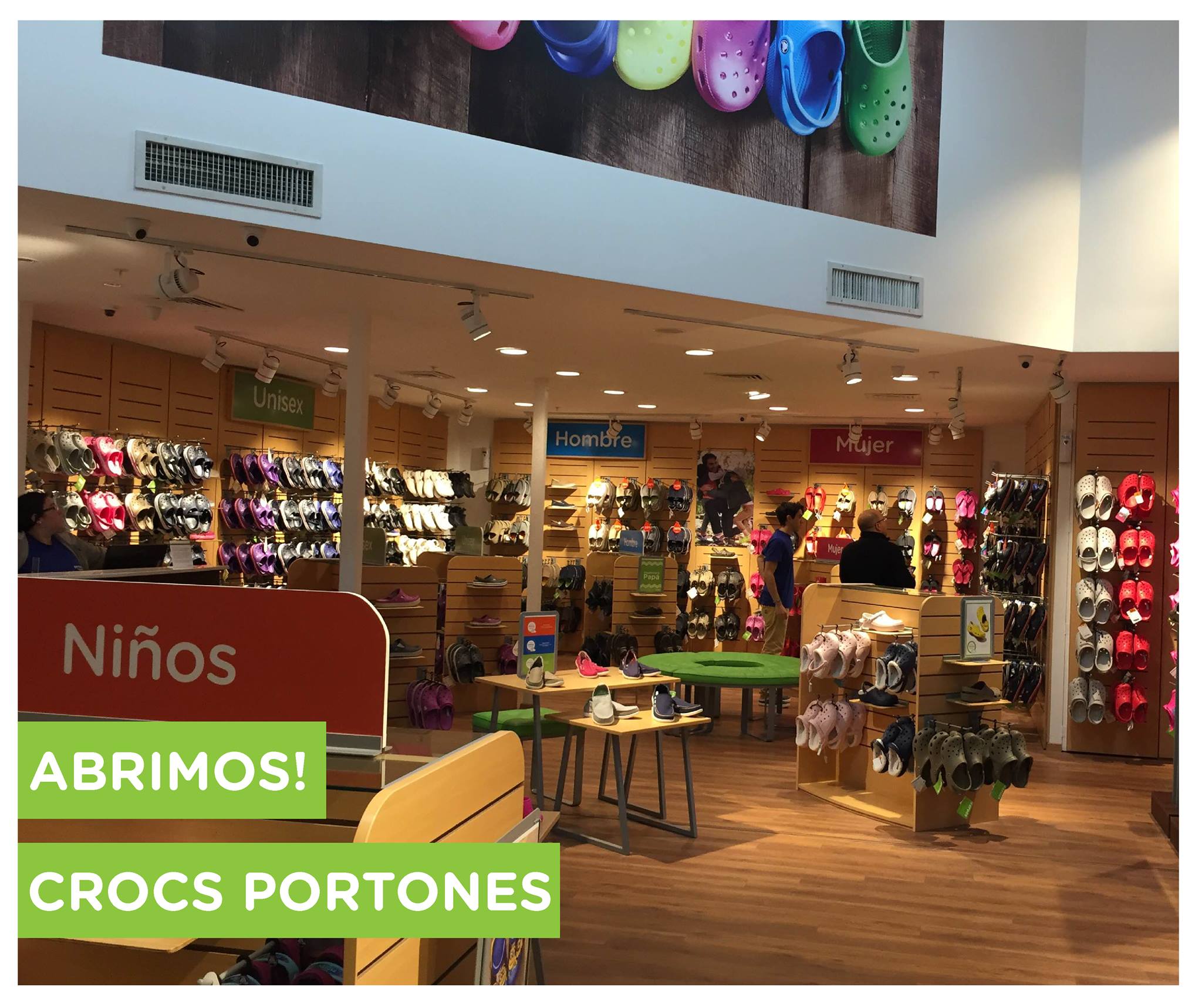 Crocs - Nuevo local en Portones Shopping. Nos acercamos a...