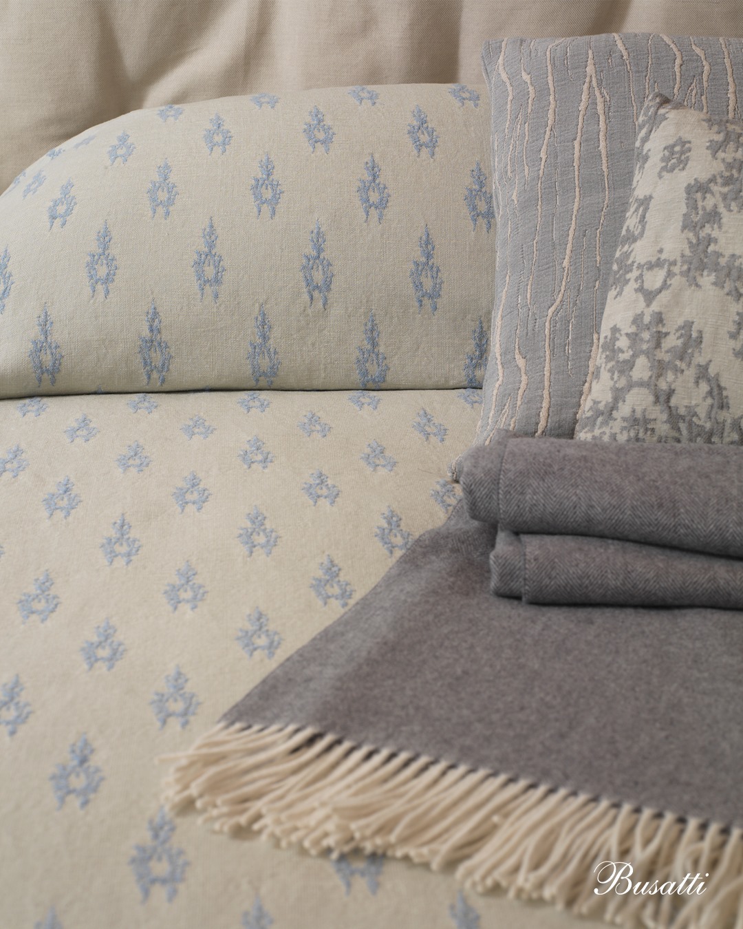 Busatti - 🛏️ The Damask bedspread owes its name to the...