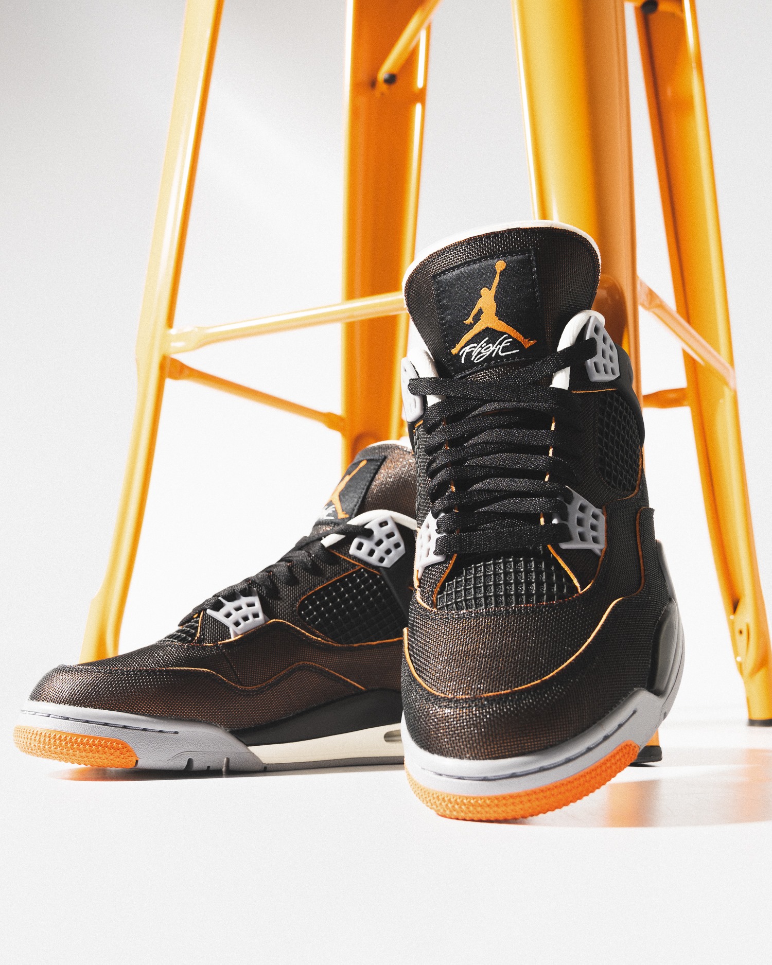 Official images of the “Starfish” WMNS Air Jordan 4 are here 
