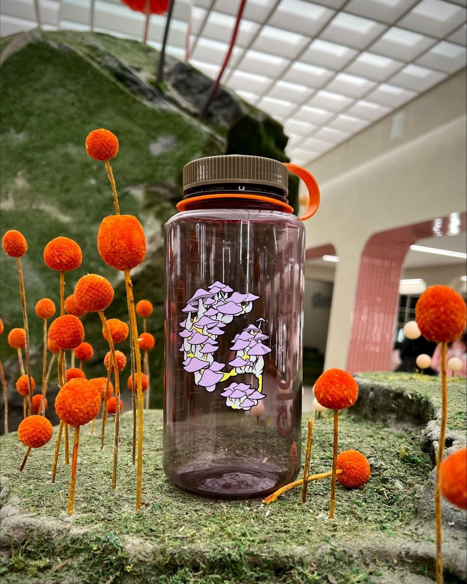 Coinciding with the opening of their Seattle store location, beauty brand Glossier currently offers a store-exclusive, limited edition water bottle with proceeds benefitting the company's local