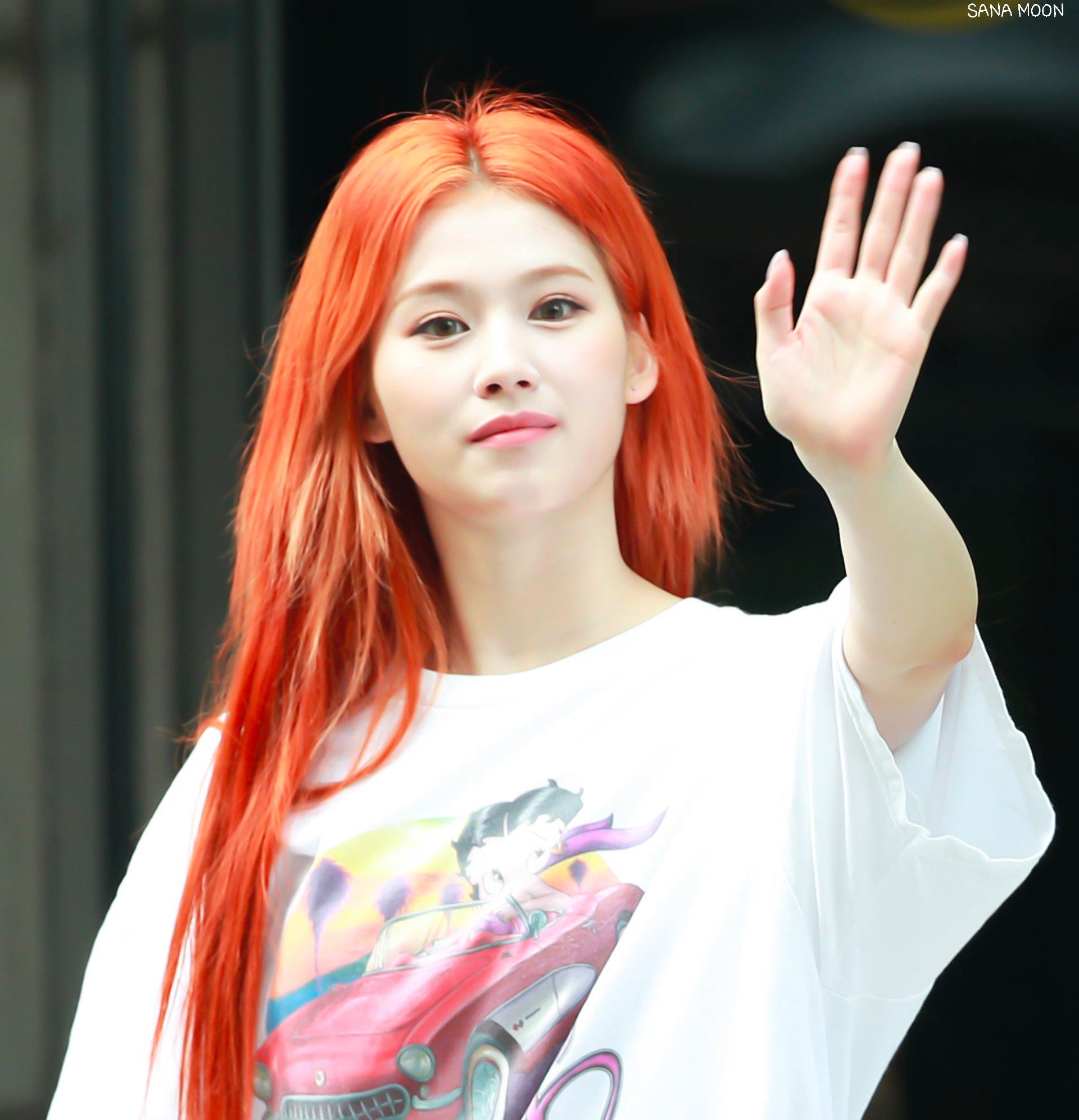 💖Spotted #Kpop and TWICE's very own Sana in a vintage Betty tee