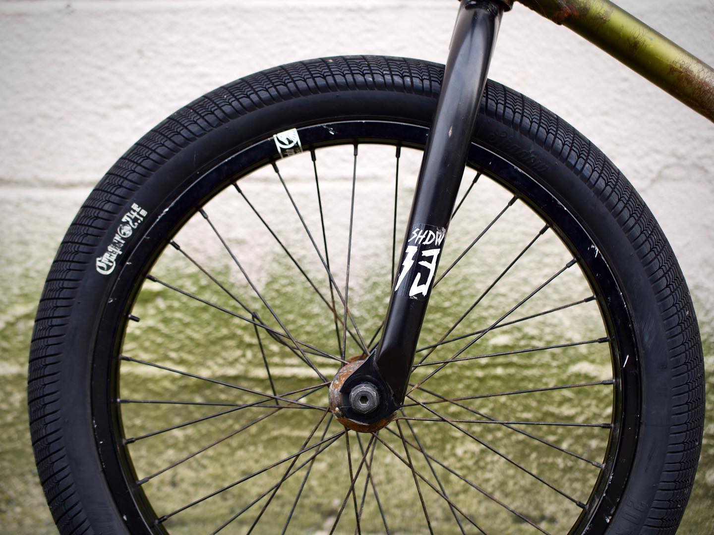 Ultra-reactive. Street-strong The Shadow Thirteen Fork-13mm offset 
