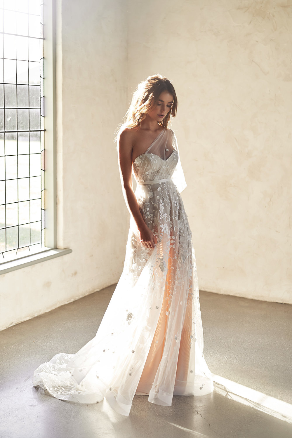 anna campbell beaded wedding dress This whimsical is guaranteed to pull on your bridal heartstrings! 😍 Would you say yes to style AVERY? Solene Off The Shoulder Sizes:XXL cute summer dress Amara