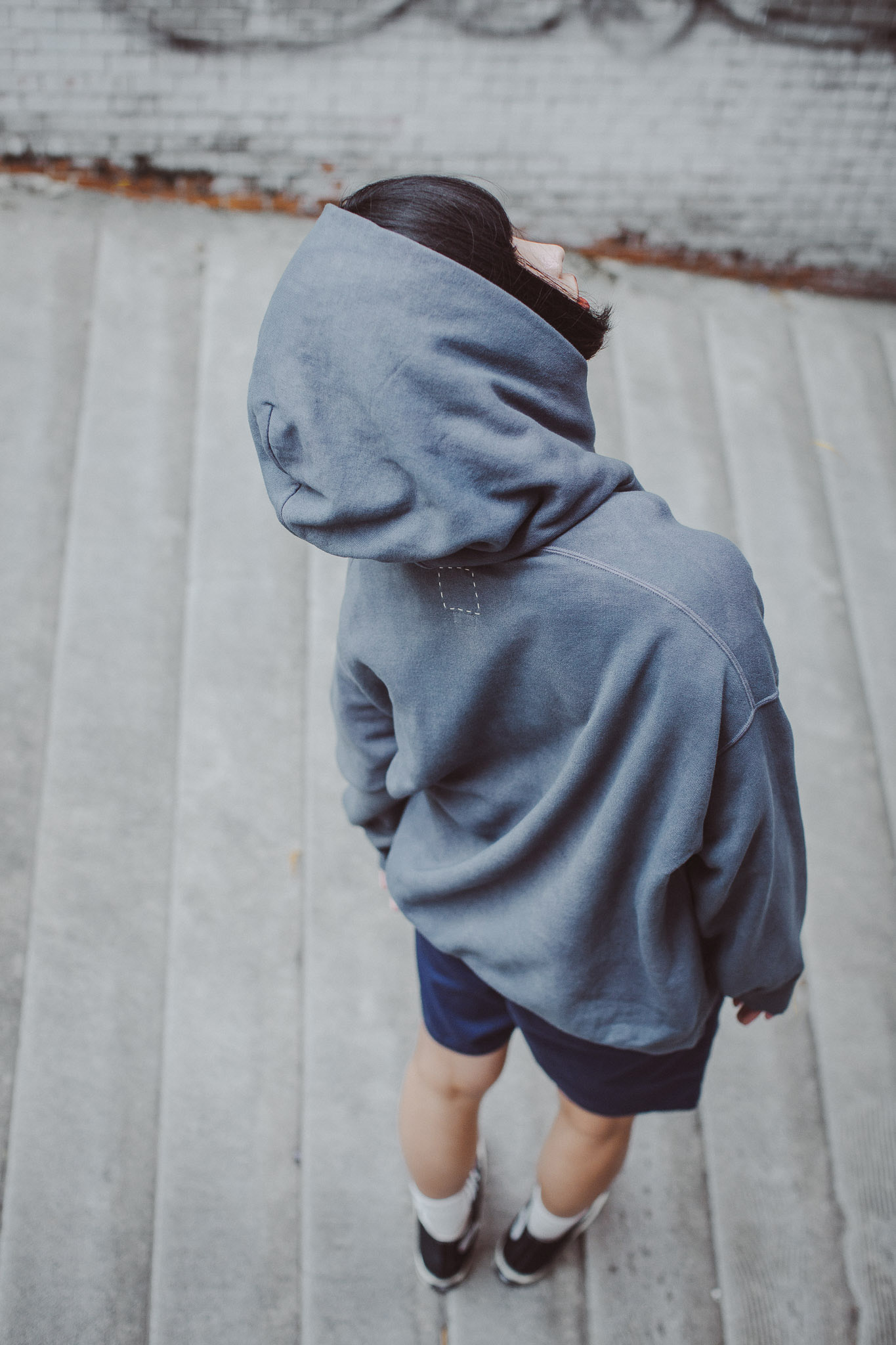 visvim AMPLUS HOODIE P.O. (UNEVEN DYE) 以擅長將各種高級材質運用各 