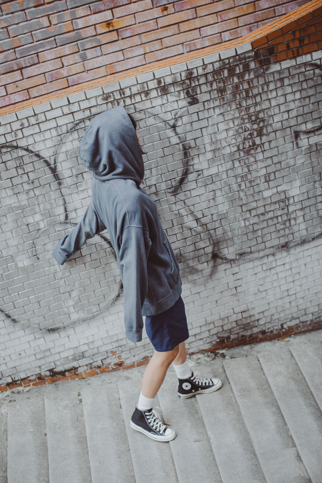 visvim AMPLUS HOODIE P.O. (UNEVEN DYE) 以擅長將各種高級材質運用各 