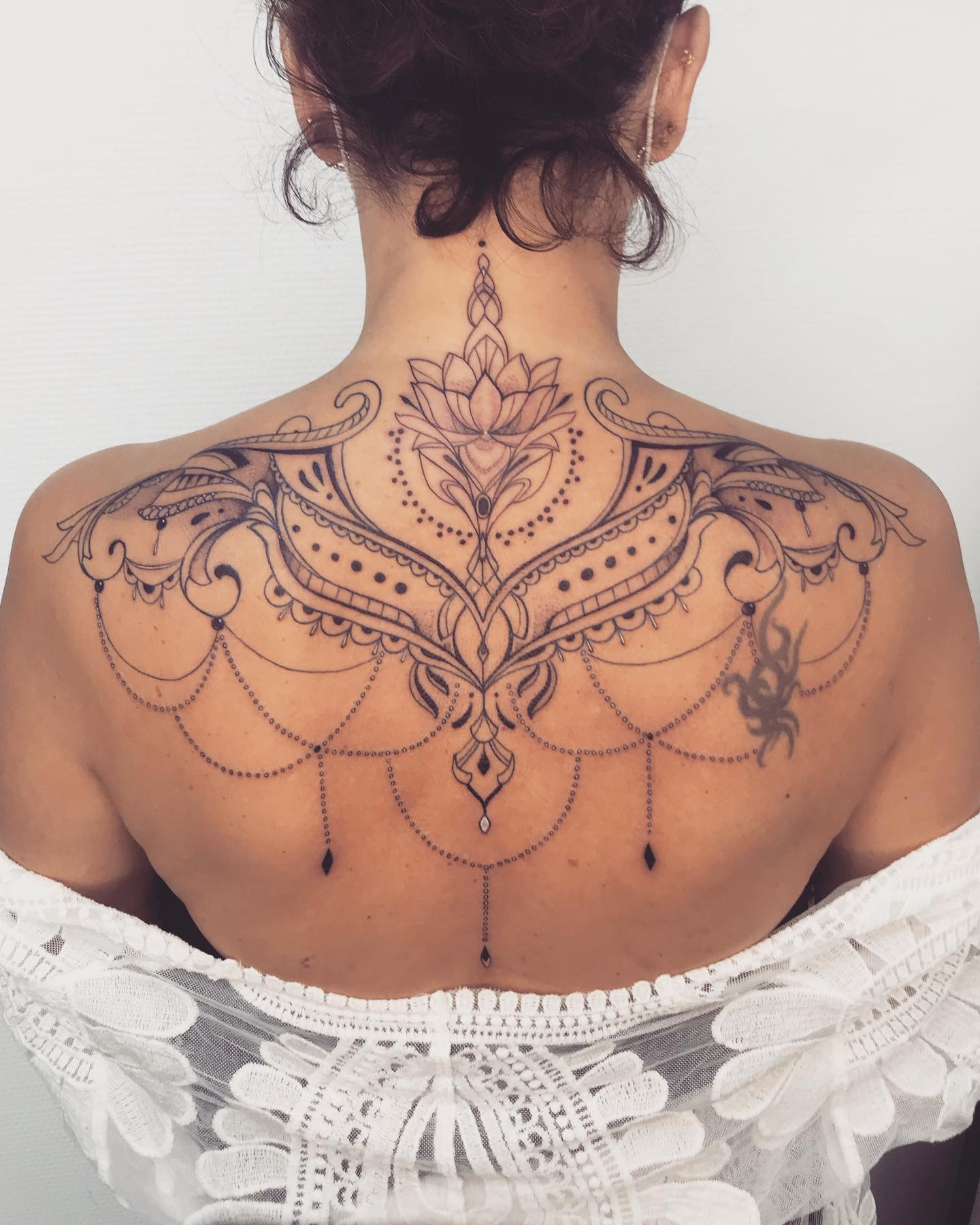 Tatouage Femme Bas Du Dos Dentelle