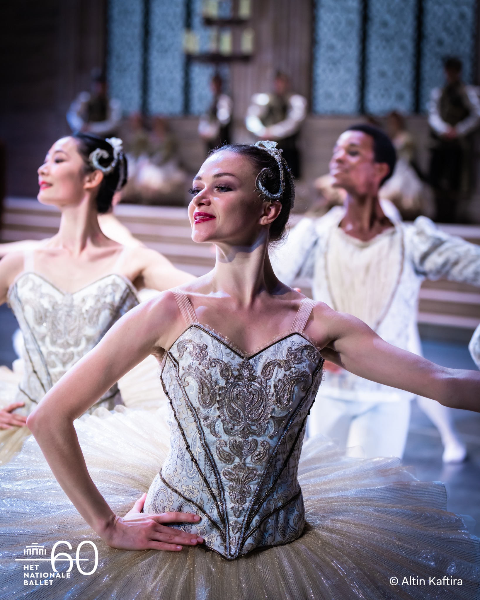 We proudly... - Het Nationale Ballet - Dutch National Ballet