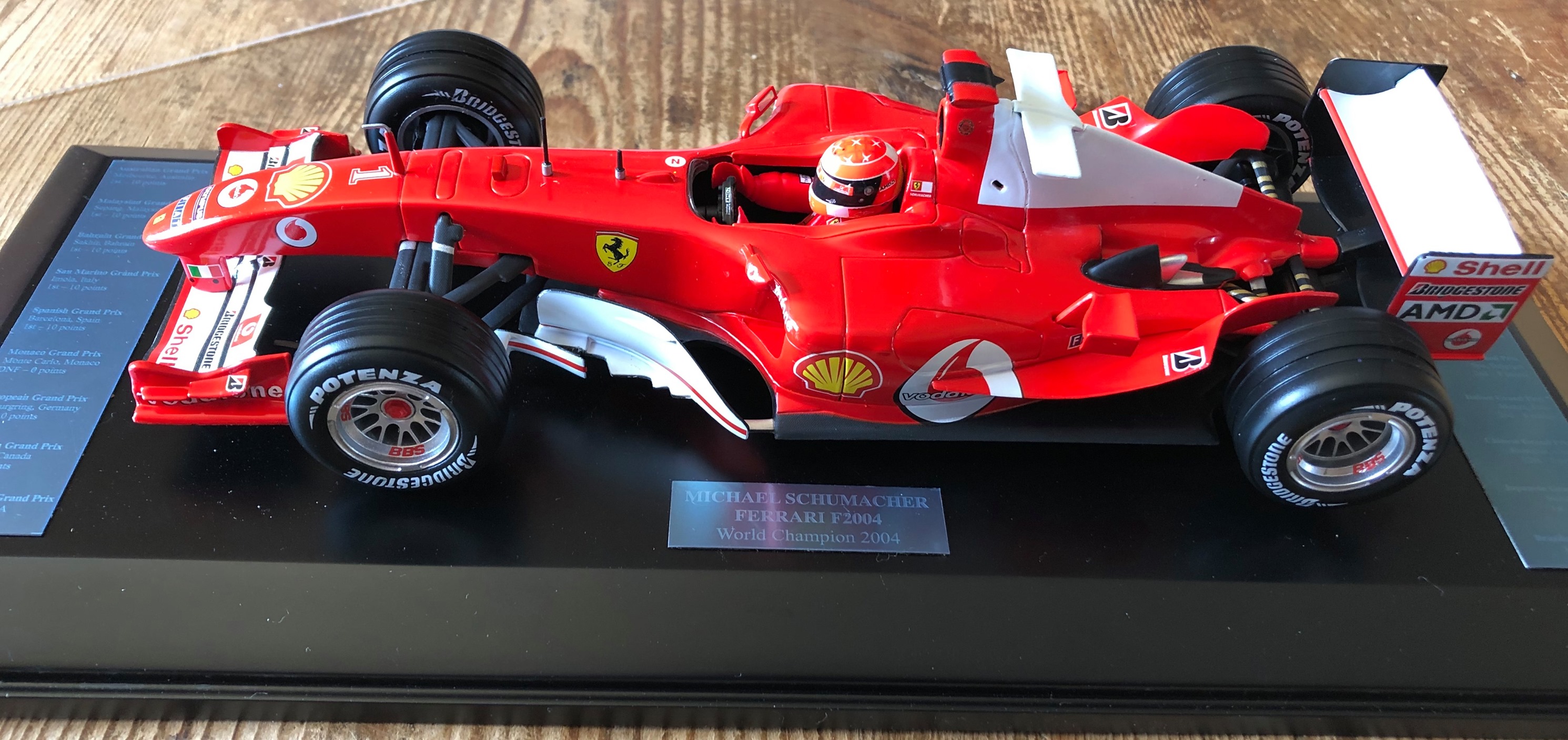 DHMI - Hot Wheels 1:18 Michael Schumacher Ferrari F2004 World