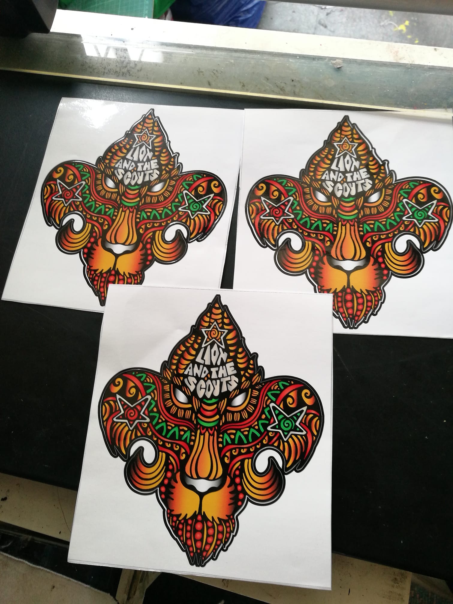 Tatlong 5x5 sticker na libre pag... - Lion and the Scouts