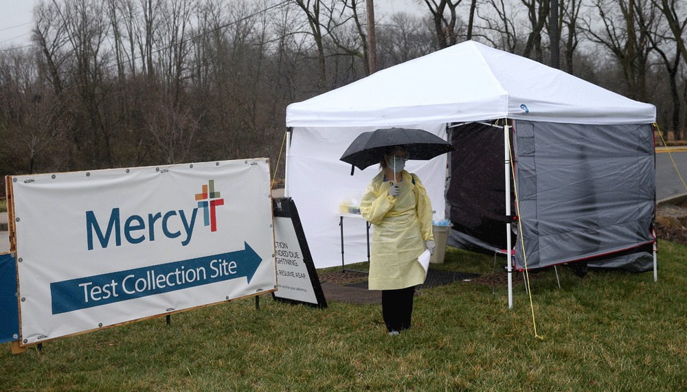 St. - Mercy nurse Sheryl Tretter waits to greet patients to arrive for ...
