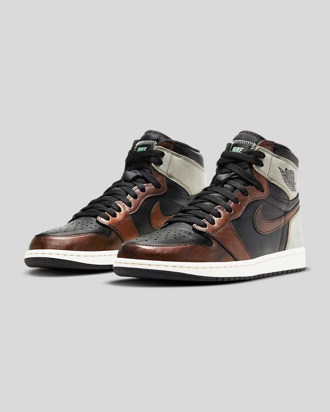Air Jordan 1 Retro High OG 'Chicago Crystal' US 5 – 15 | 150€/120