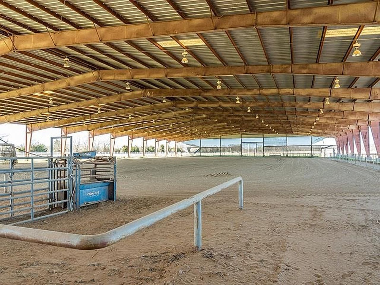 Tx Horse Properties - 7X RANCH, 210.5 ACRES, COVERED ARENA, CORRALS ...