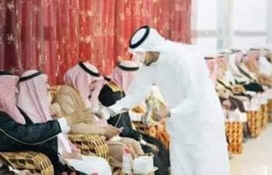 نهفات أردنية اذا القهوجي يوزع قهوه بالديوان و وصل لنص فيسبوك