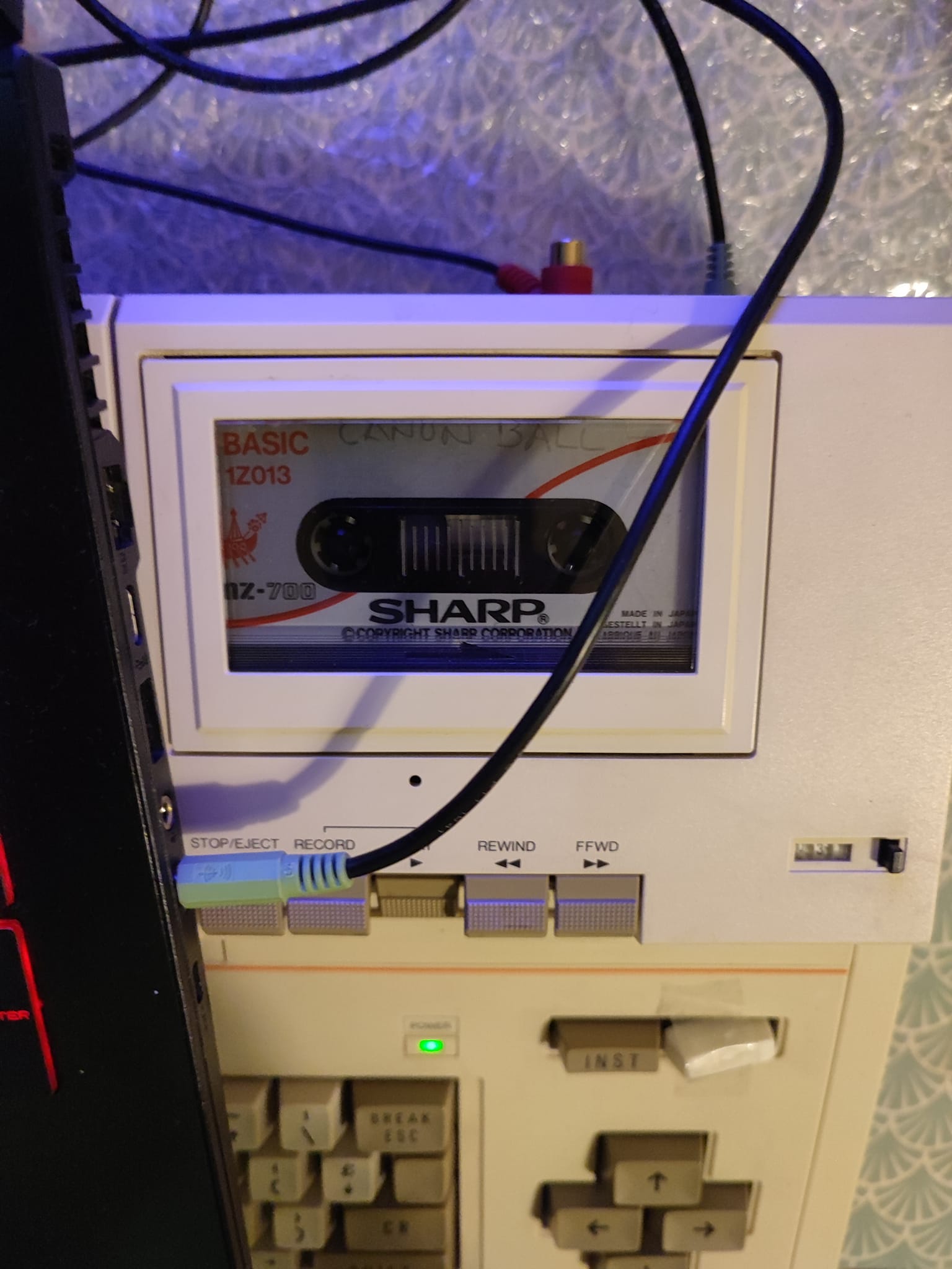 How to program 80 column text on Sharp MZ-800 using character