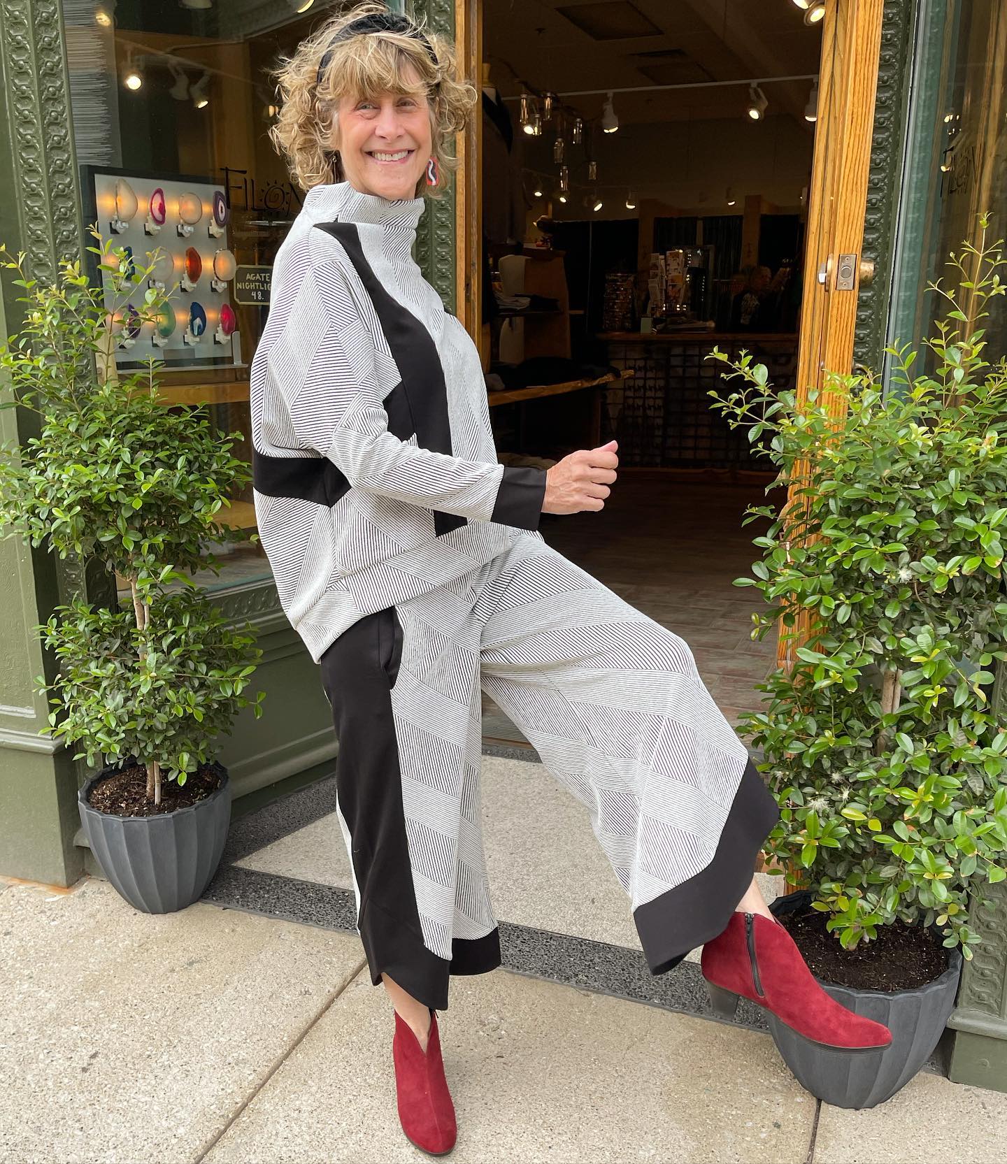 FILONI - The look of the day is linear😎 Linda feels the...