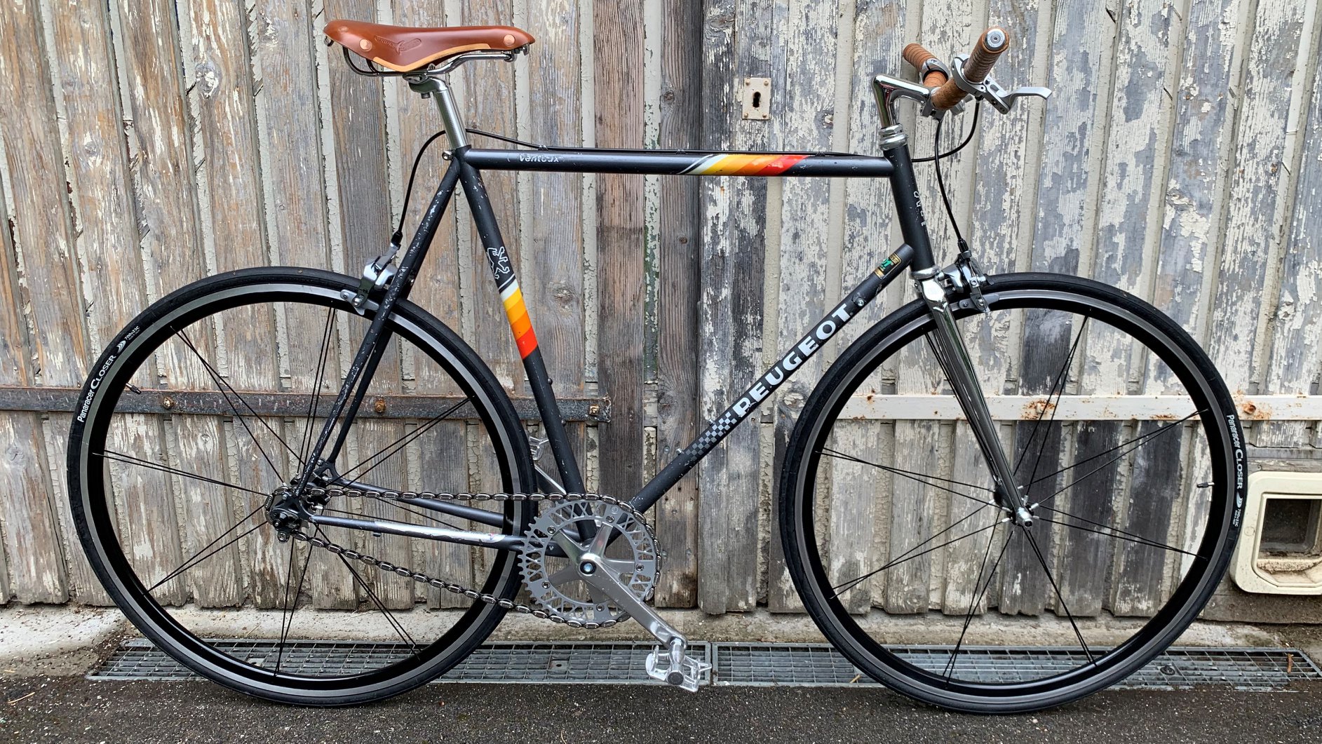 Keeping the spirit of the Peugeot Mont-Ventoux frame from 1980