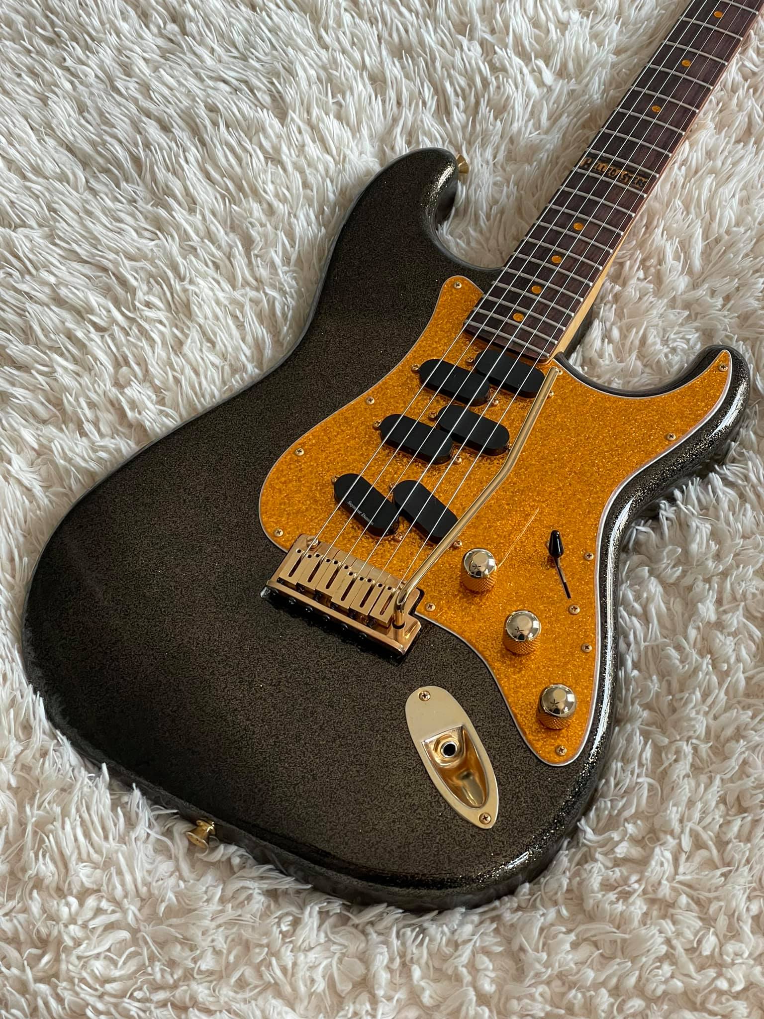 What is the information about the John Jorgenson Strat guitar?