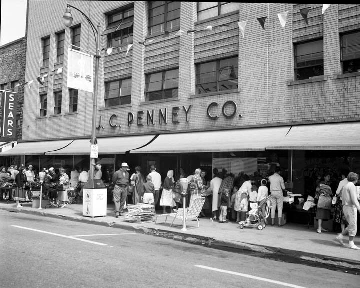 デ*ン様 PENNEY'S 50's The grand opening of Penney's in the early 1950's.