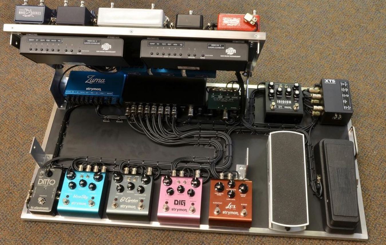 Custom pedalboard with mini effect gizmo x for visually impaired