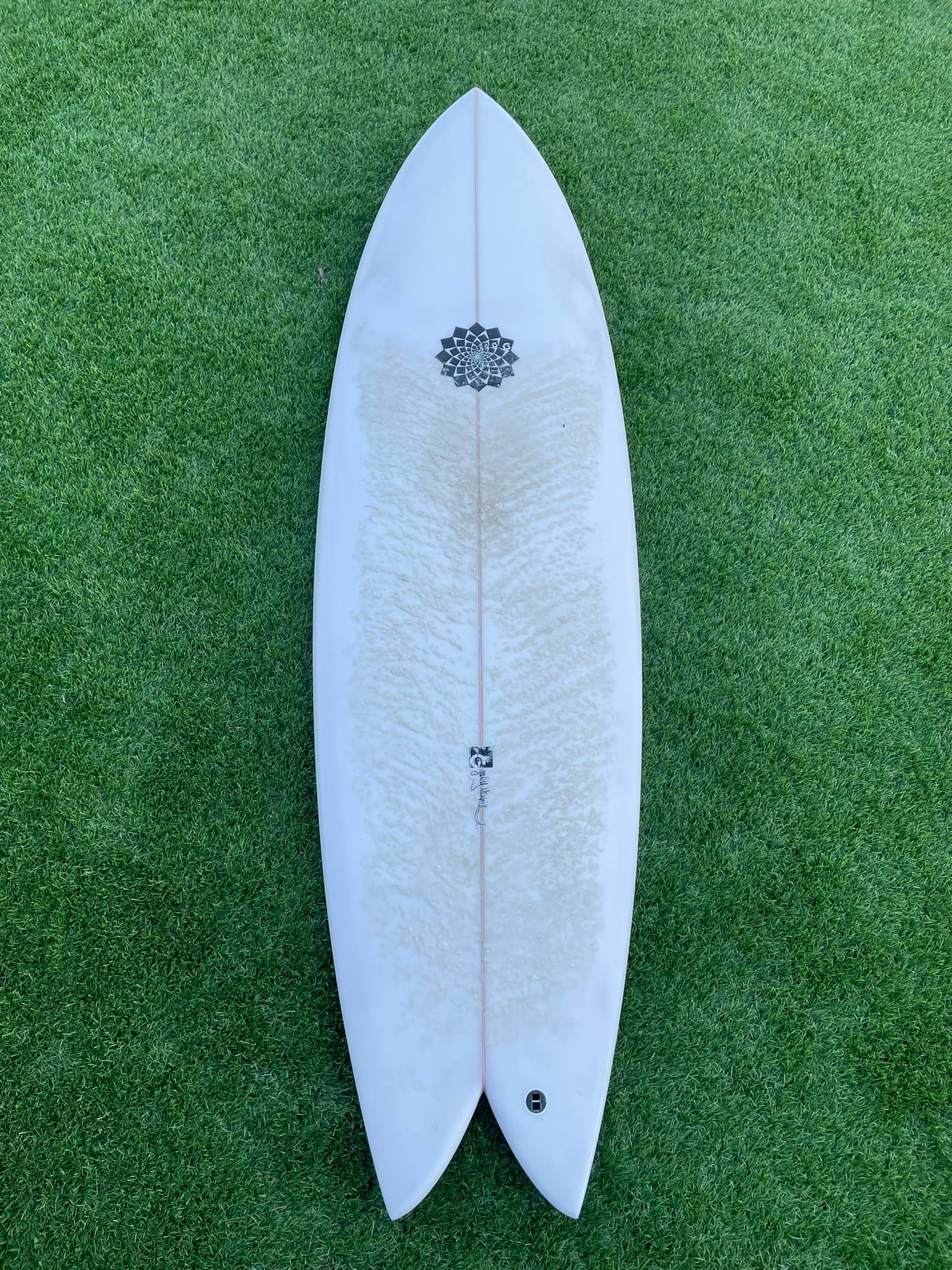 How does the Gary McNeill Pip twin surfboard perform for a 6'0
