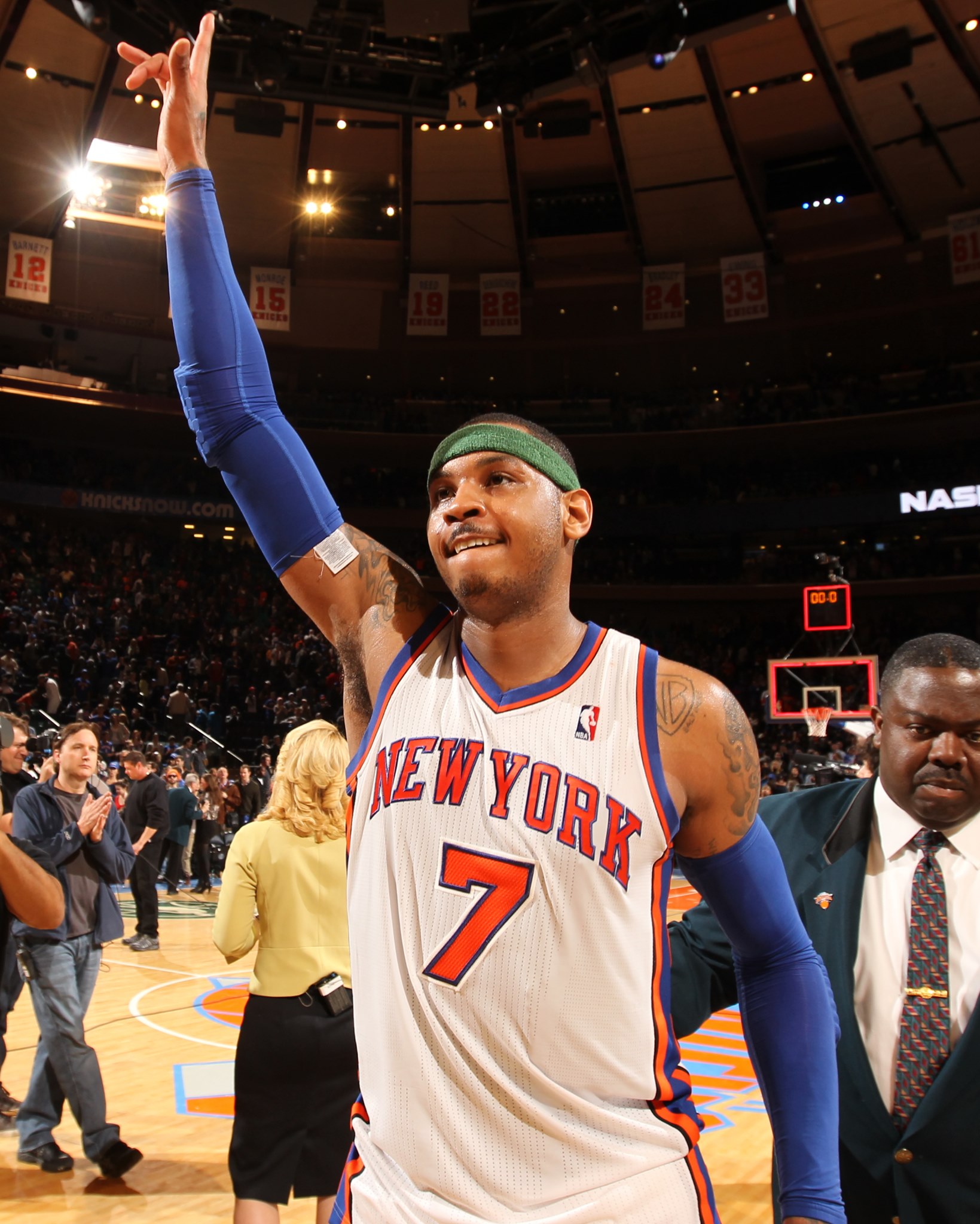 The New York Knicks defeated the Chicago Bulls 100-99 behind 