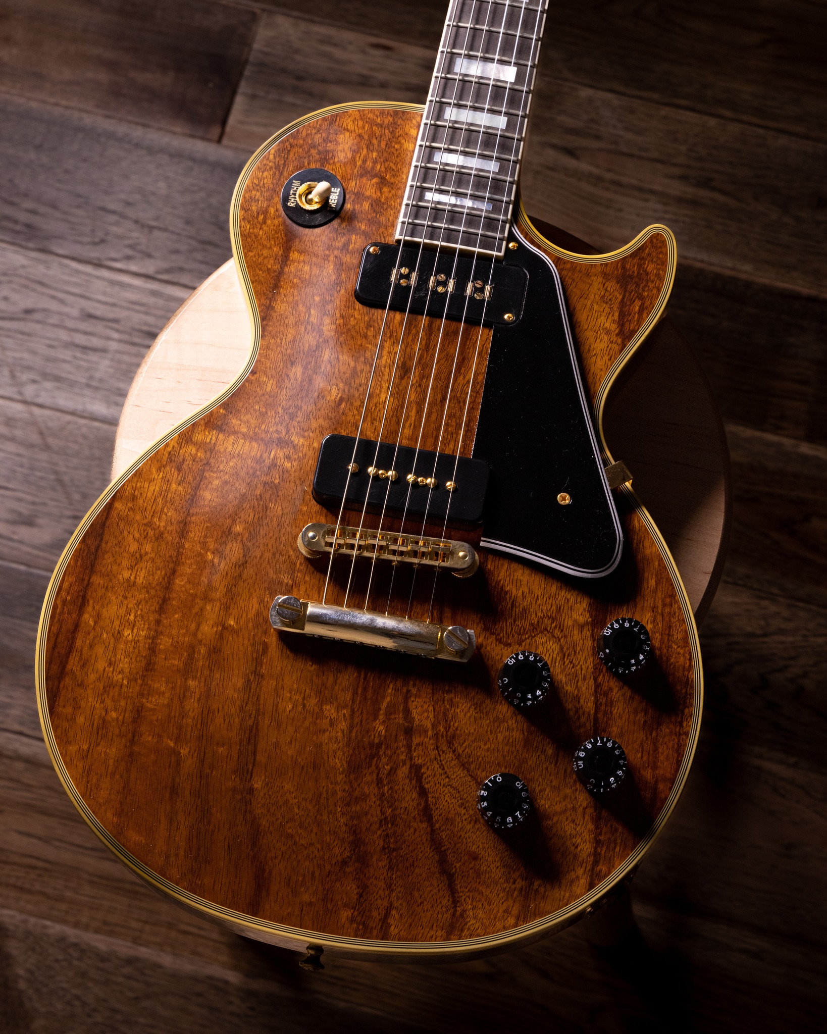 This awesome piece is a Gibson Custom M2M Les Paul Custom which we