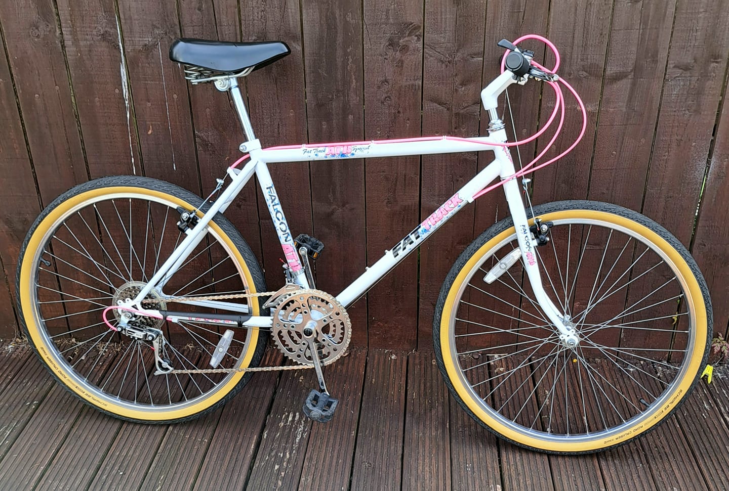 Early 90s vintage mountain bike details
