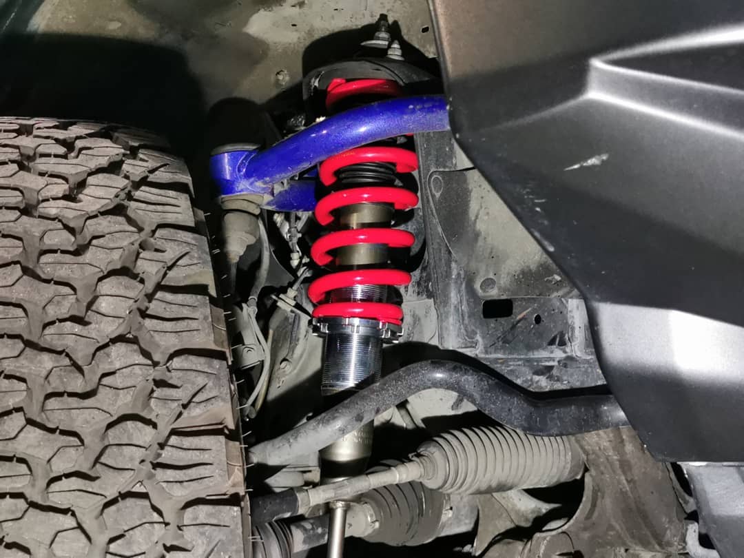 Jaos BattleZ coilover 50mm lift kit installed on Fj Cruiser