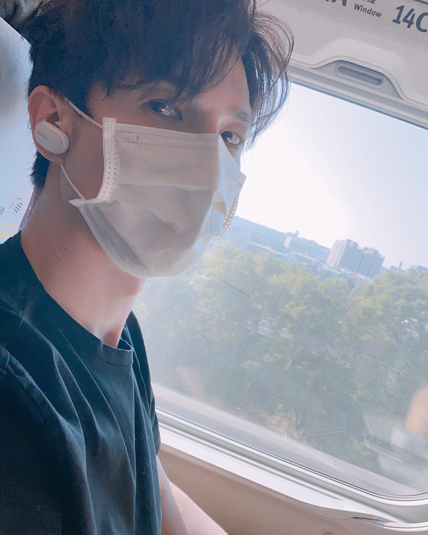 陳勢安 Andrew Tan - 天冷了 不許你著涼喔 多穿點 @bose #Bose... | Facebook