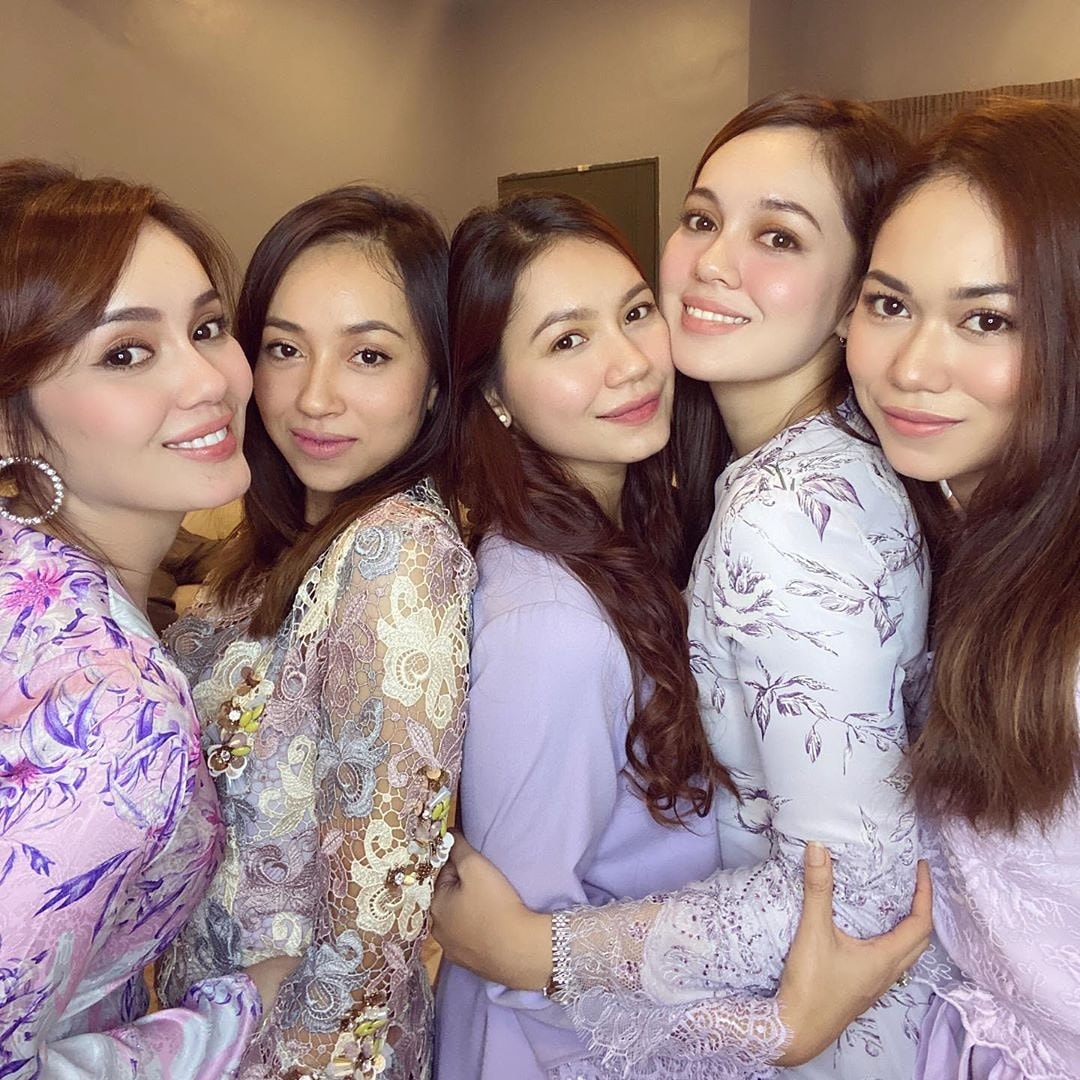ROTIKAYA - Cantiknya adik beradik Senrose ni. Mana satu...