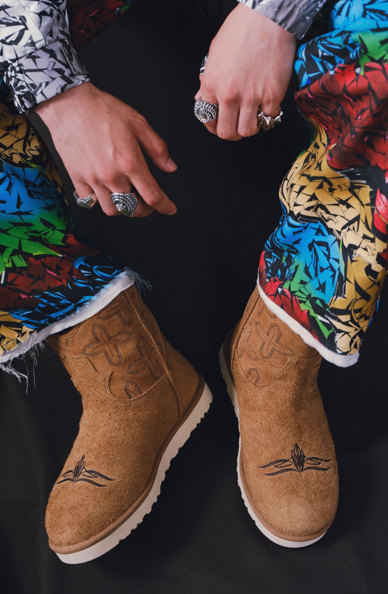 Children of the discordance × UGG グローブ L It's the wild wild west out here. 🤠 UGG x Children of the