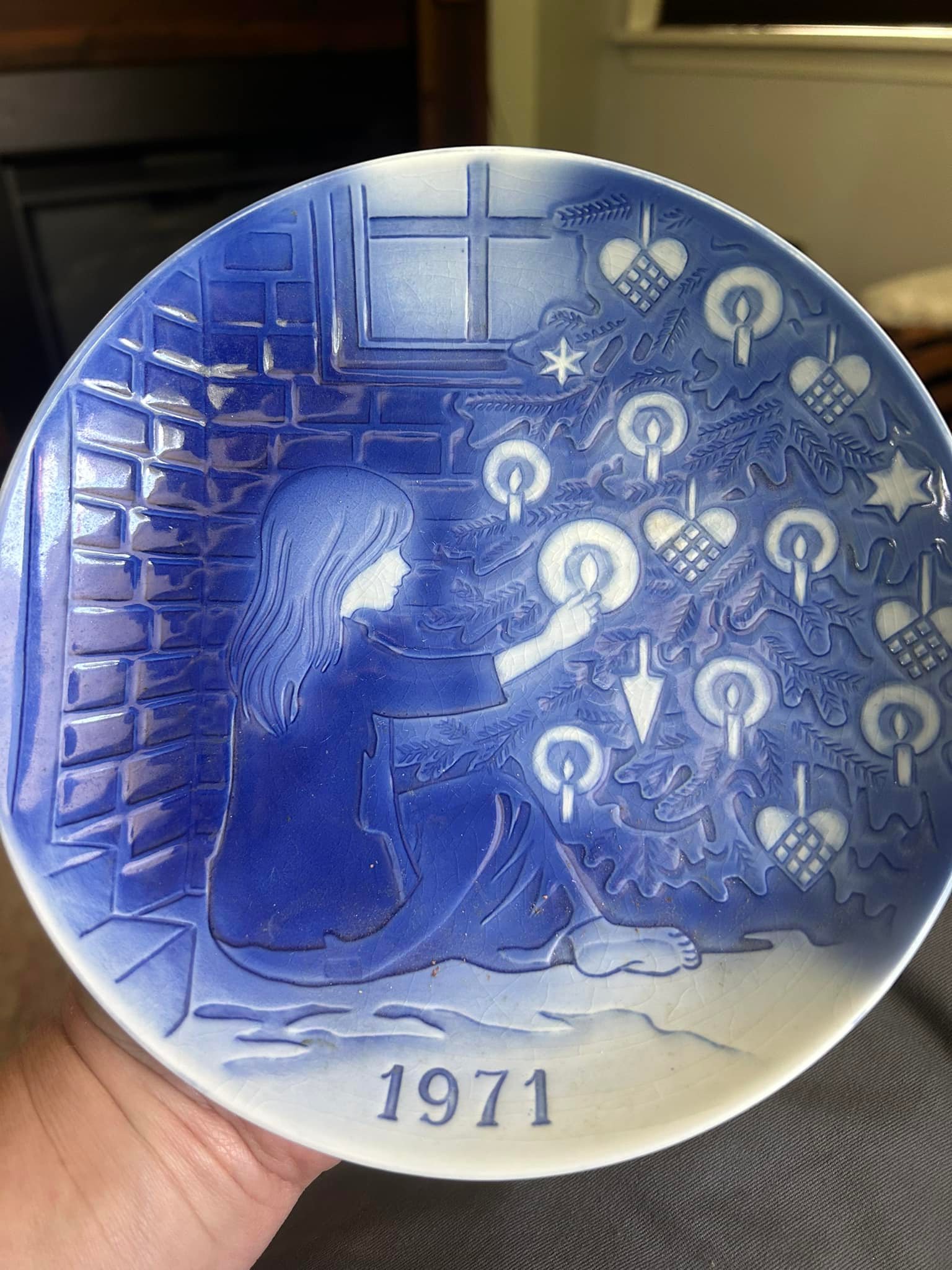 How to up-cycle Norman Rockwell plates into garden decorations?