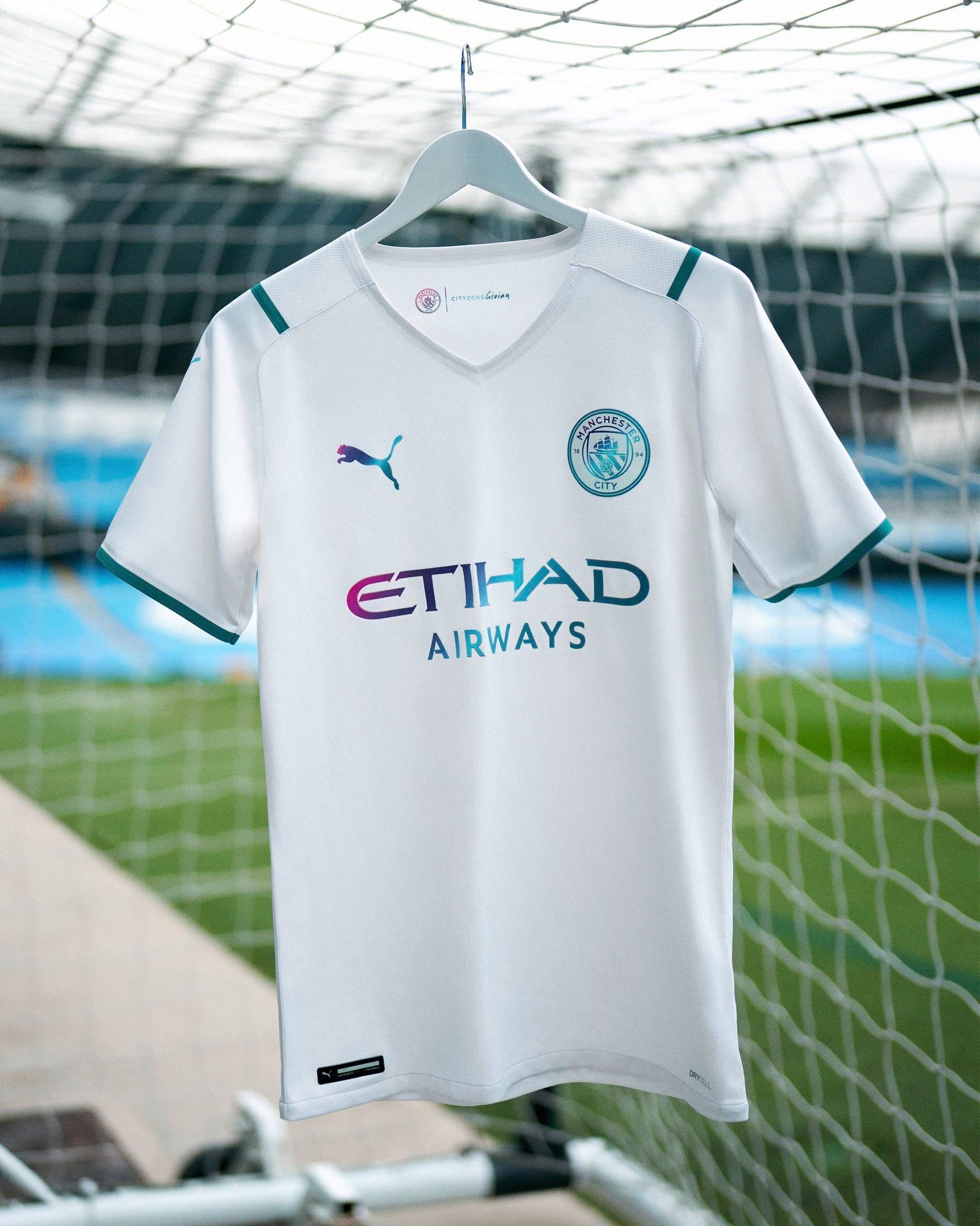 Just dropped: New 20/21 Manchester City Away Kit from PUMA