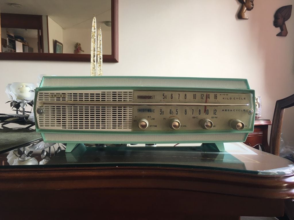Fixing a 1960s Rincan AM/FM tube radio with seized tuner