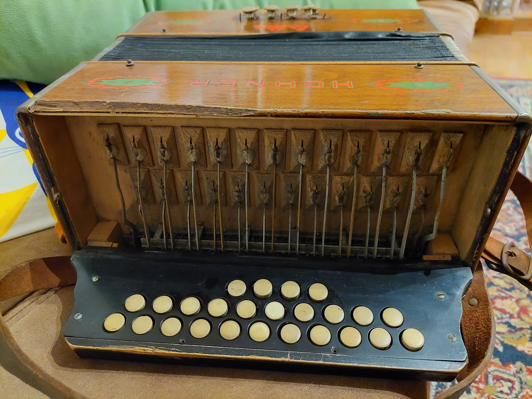 Was the Hohner Arietta IVM 120/41 a student accordion?