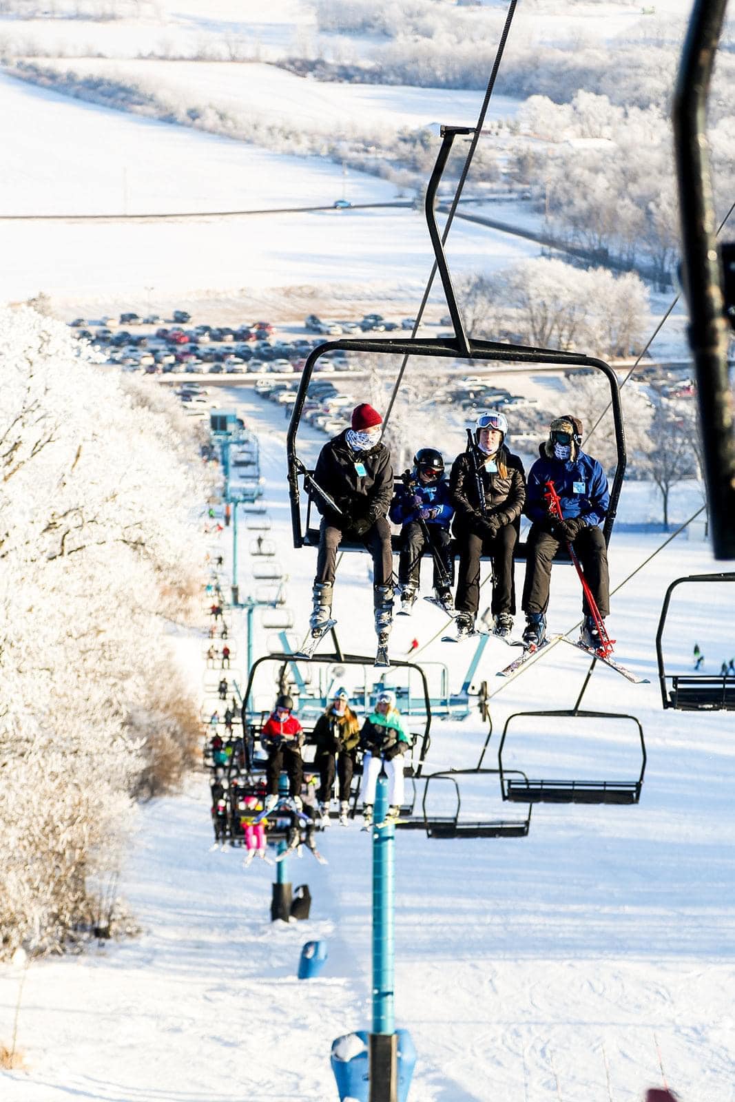 Powder Ridge - It’s a beautiful Saturday on the slopes 😍 There’s still ...